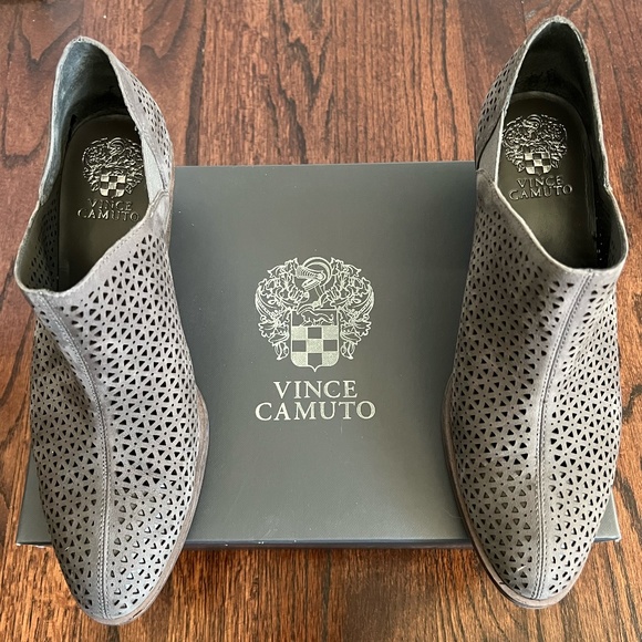 Vince Camuto Derindia Soft Tumbled Nubuck booties - Picture 2 of 8